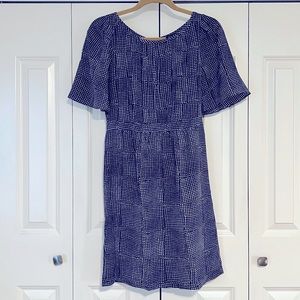 Banana Republic Silk Dress. Navy Blue pattern, size 2 Petite.